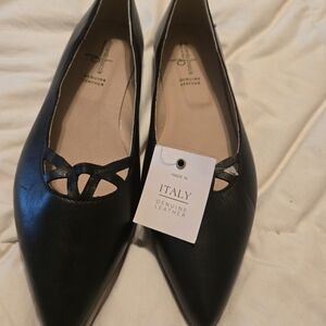 NWT Chic Black Leather Women's Shoes